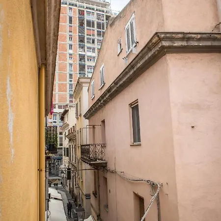 ベッド・アンド・ブレックファスト B.i.c. *